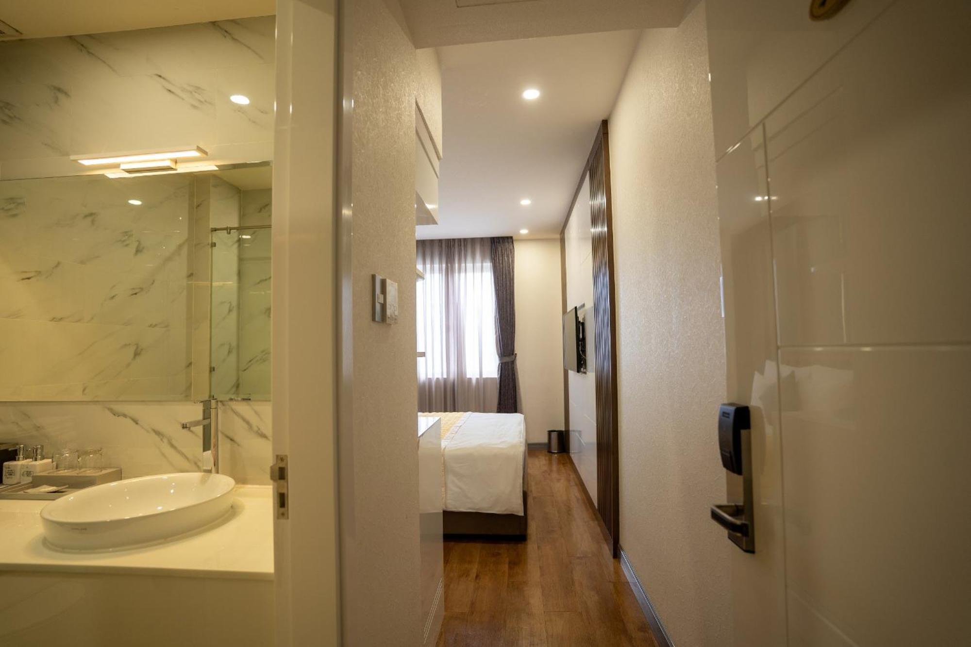 Khách sạn The Moon 2 Hotel TP. Hồ Chí Minh