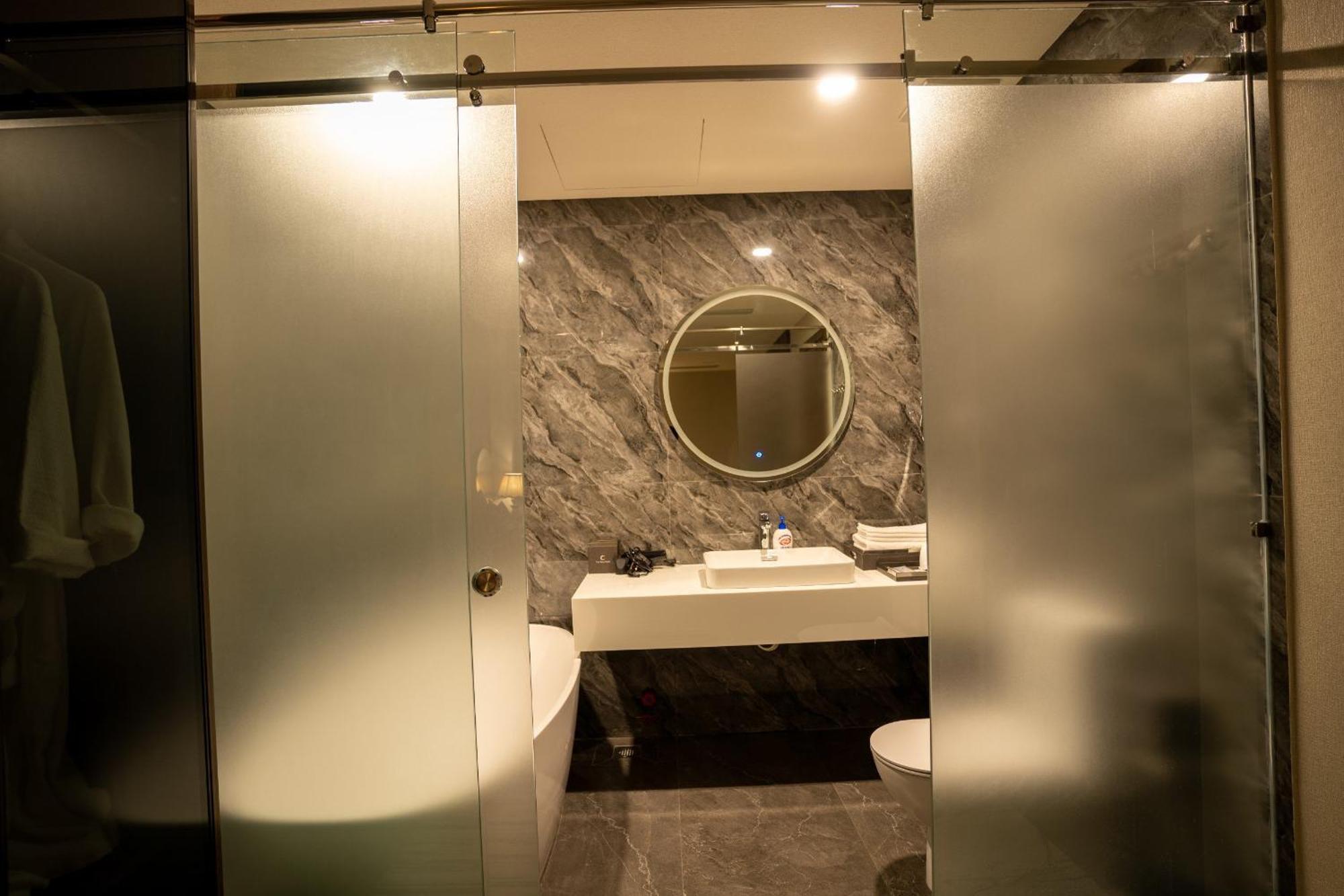 The Moon 2 Hotel 2*