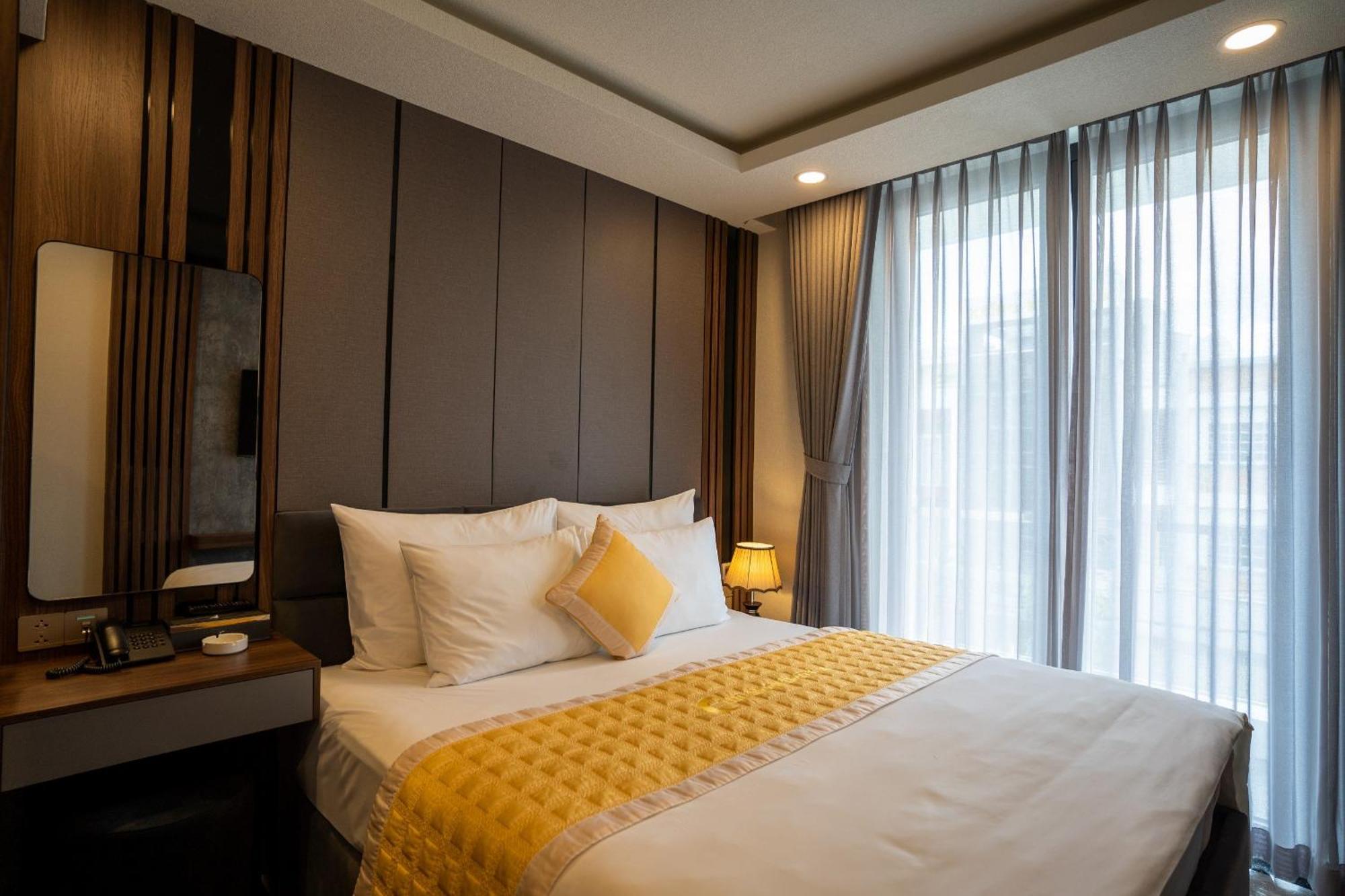 The Moon 2 Hotel 2*
