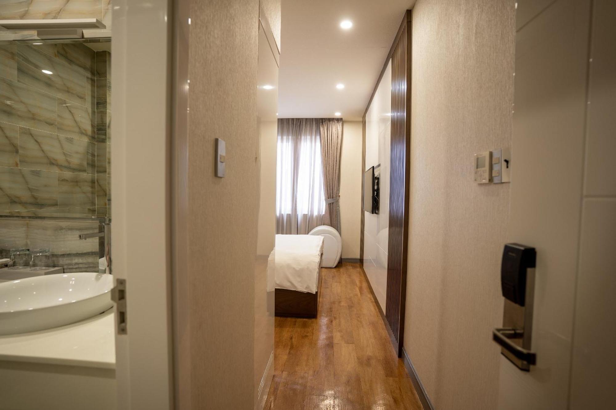 The Moon 2 Hotel 2* Ho Chi Minh City
