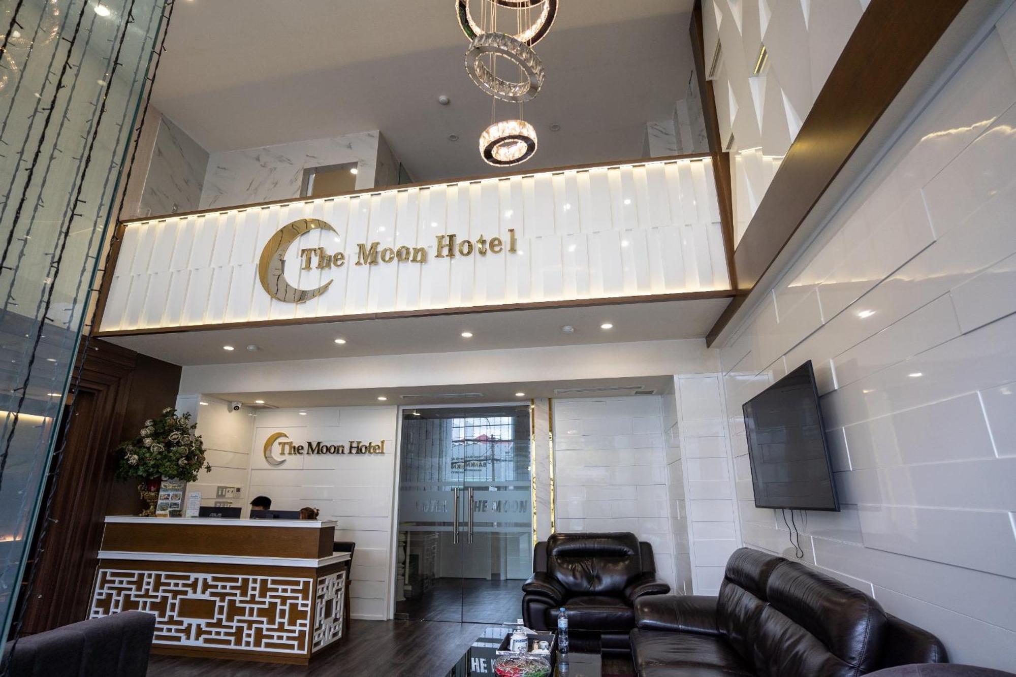 The Moon 2 Hotel Hotel