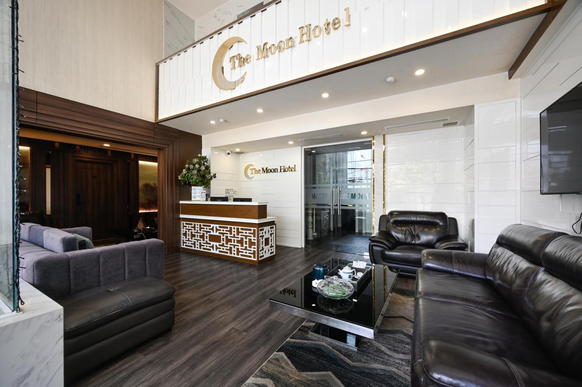 The Moon 2 Hotel Hotel