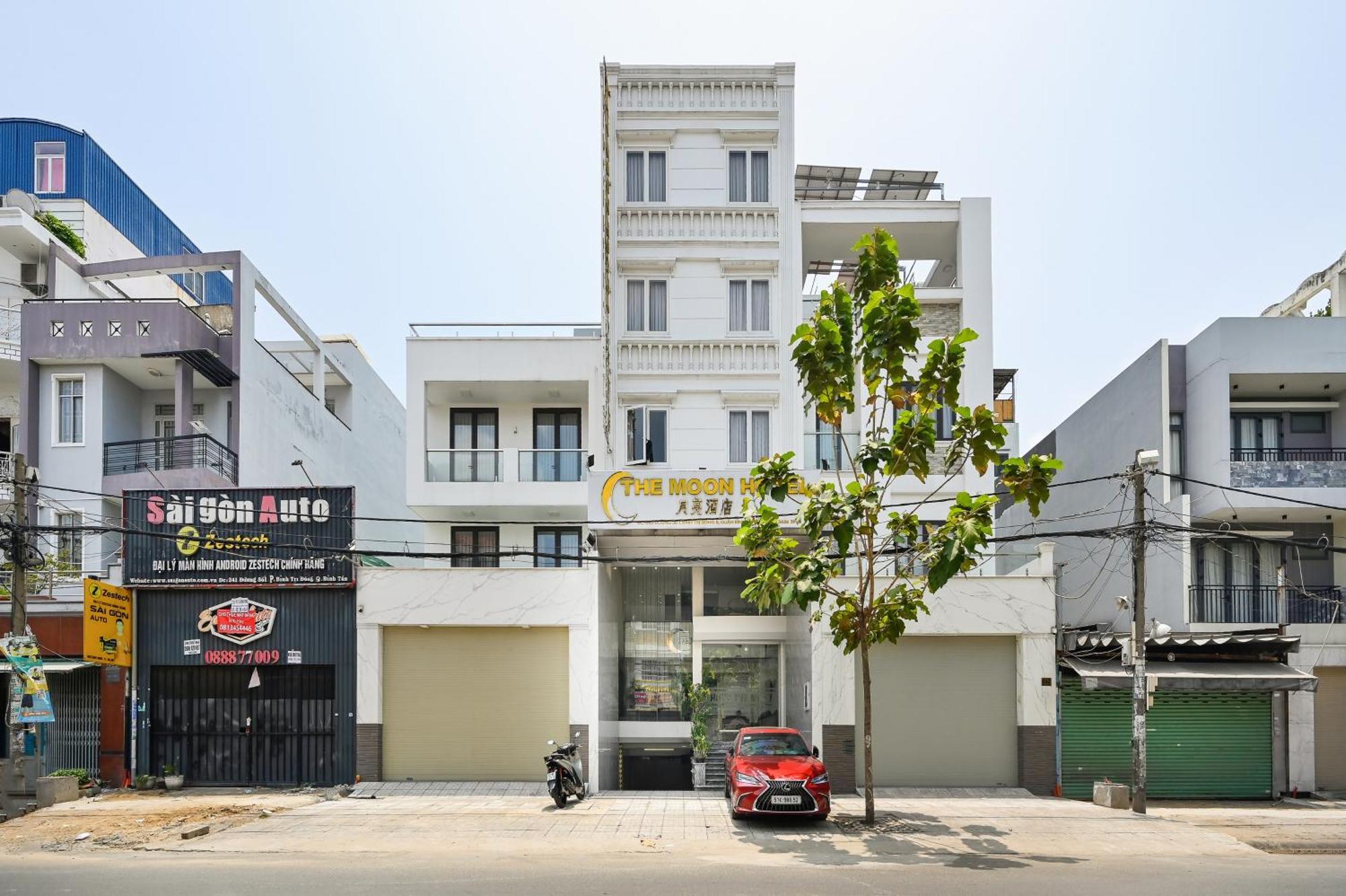 The Moon 2 Hotel
